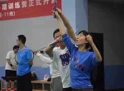 关于羽毛球常规赛上演强强对话，姑苏犀牛队强势横扫吴越飞鹰队，多点开花奏效；回归即成焦点的信息